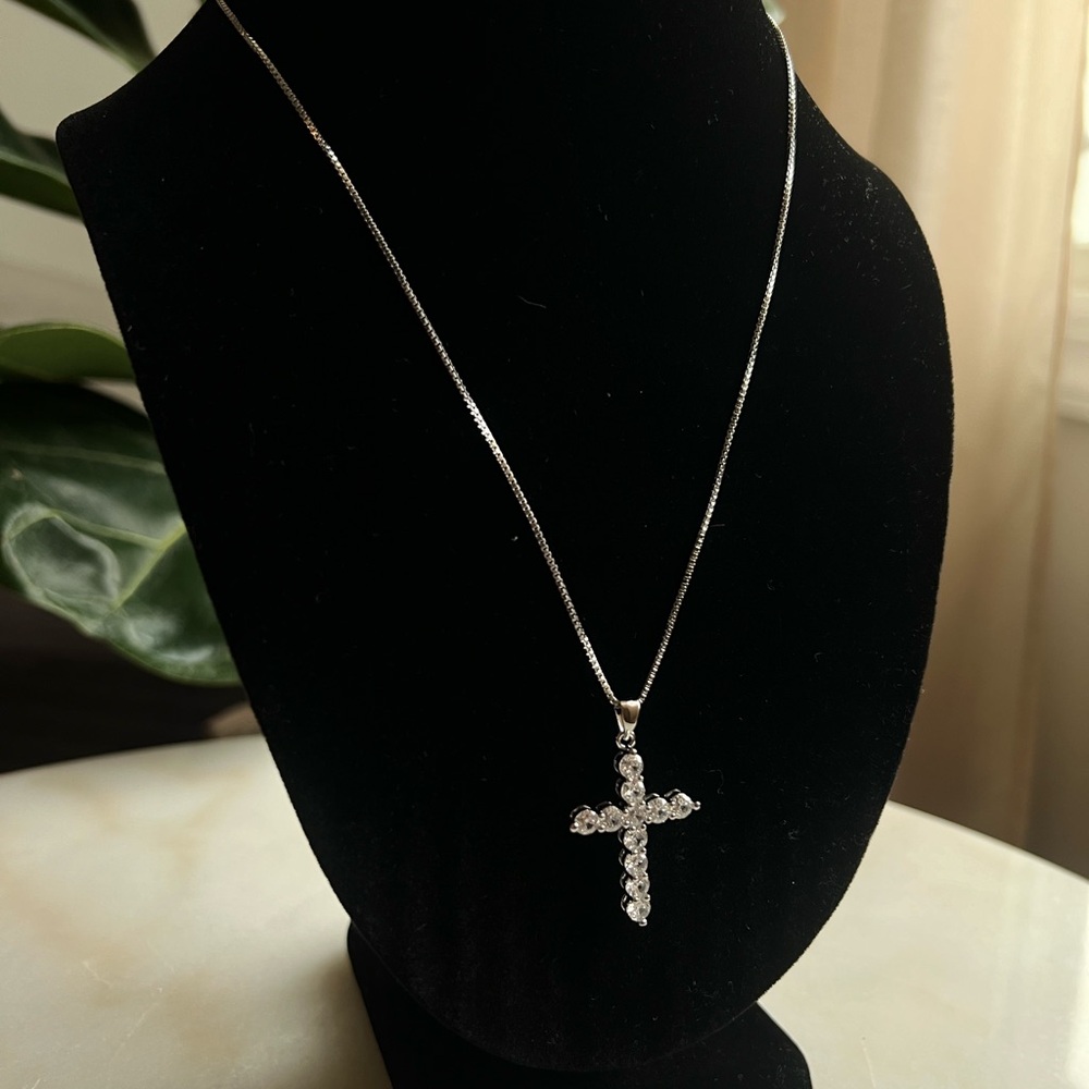 🩷-Silver Cross Pendant Necklace